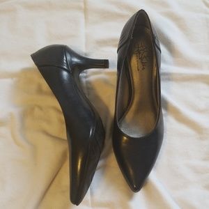 NWOB Life Stride Navy Pumps
